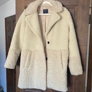 Like new A&F Sherpa Teddy Peacoat